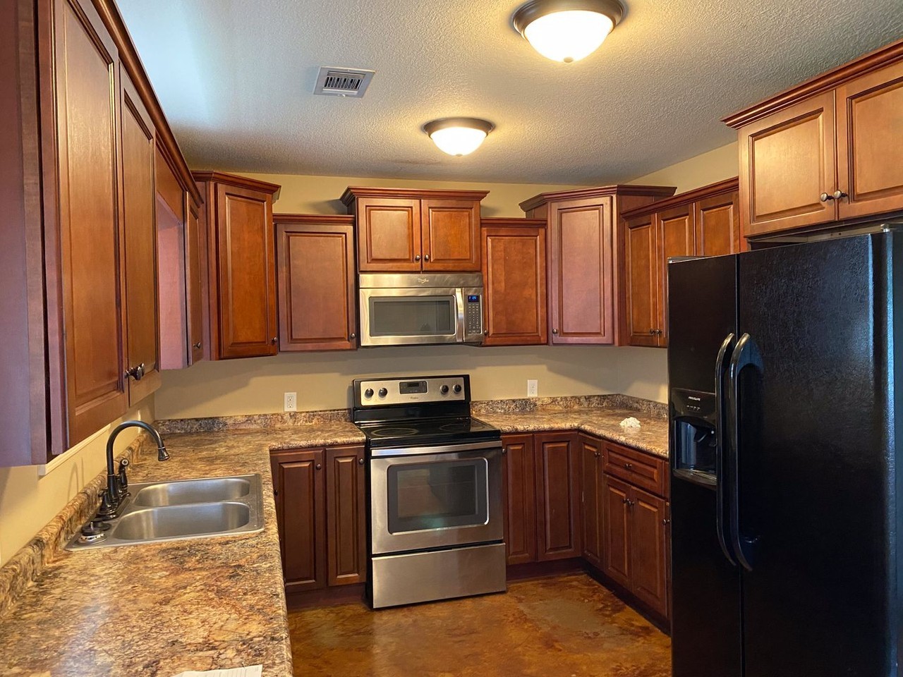 303 Shirley St - Photo 5 of 10