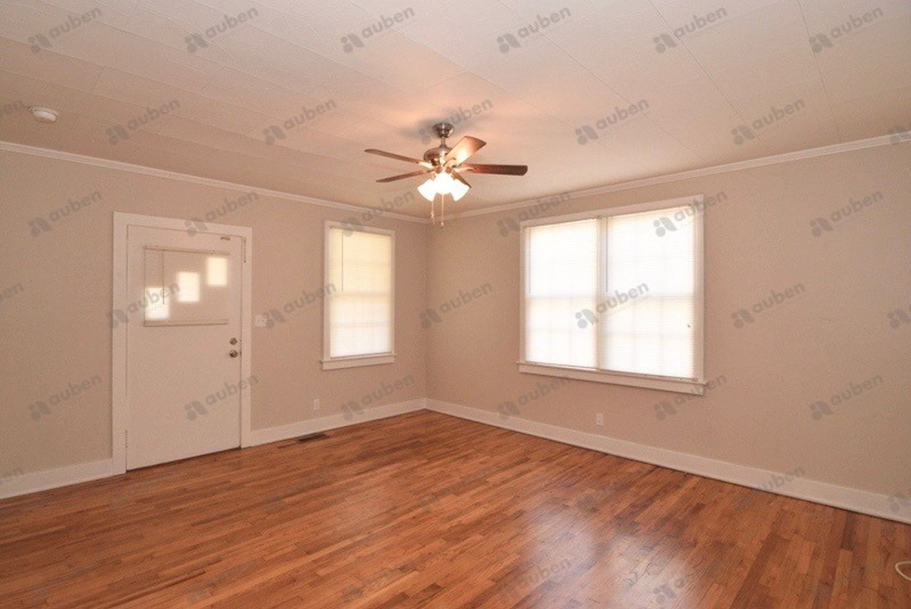 512 Beaufort Dr - Photo 3 of 17