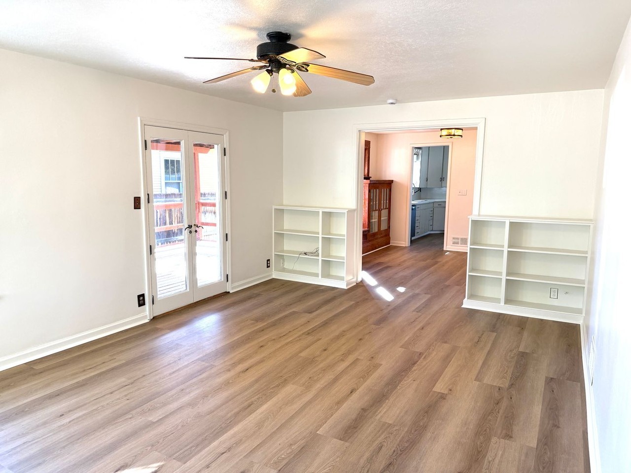 2411 W Woodlawn Ave - Photo 4 of 25