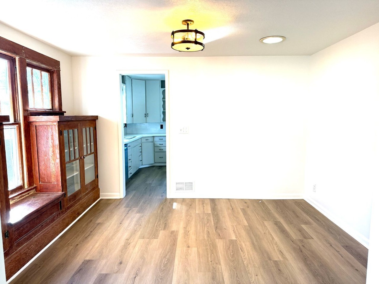 2411 W Woodlawn Ave - Photo 5 of 25