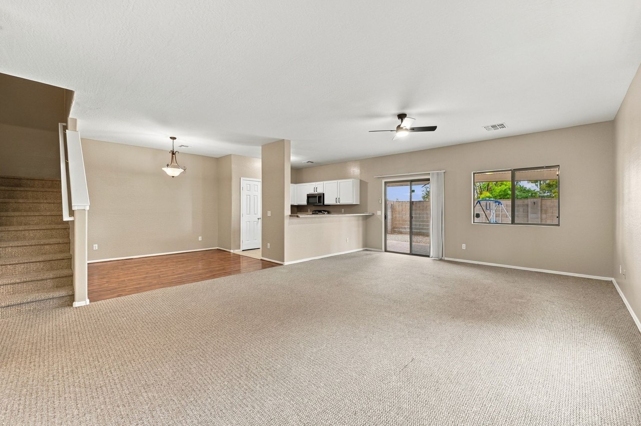 7012 W Lincoln St - Photo 2 of 22