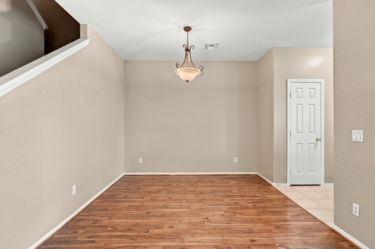 7012 W Lincoln St - Photo 4 of 22