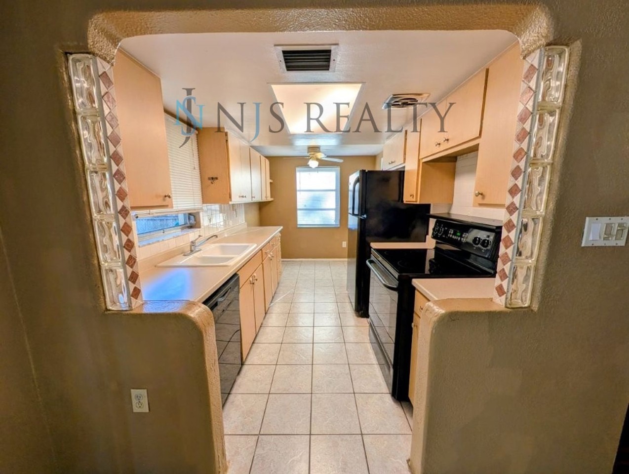 5547 Oceanic Rd - Photo 2 of 20