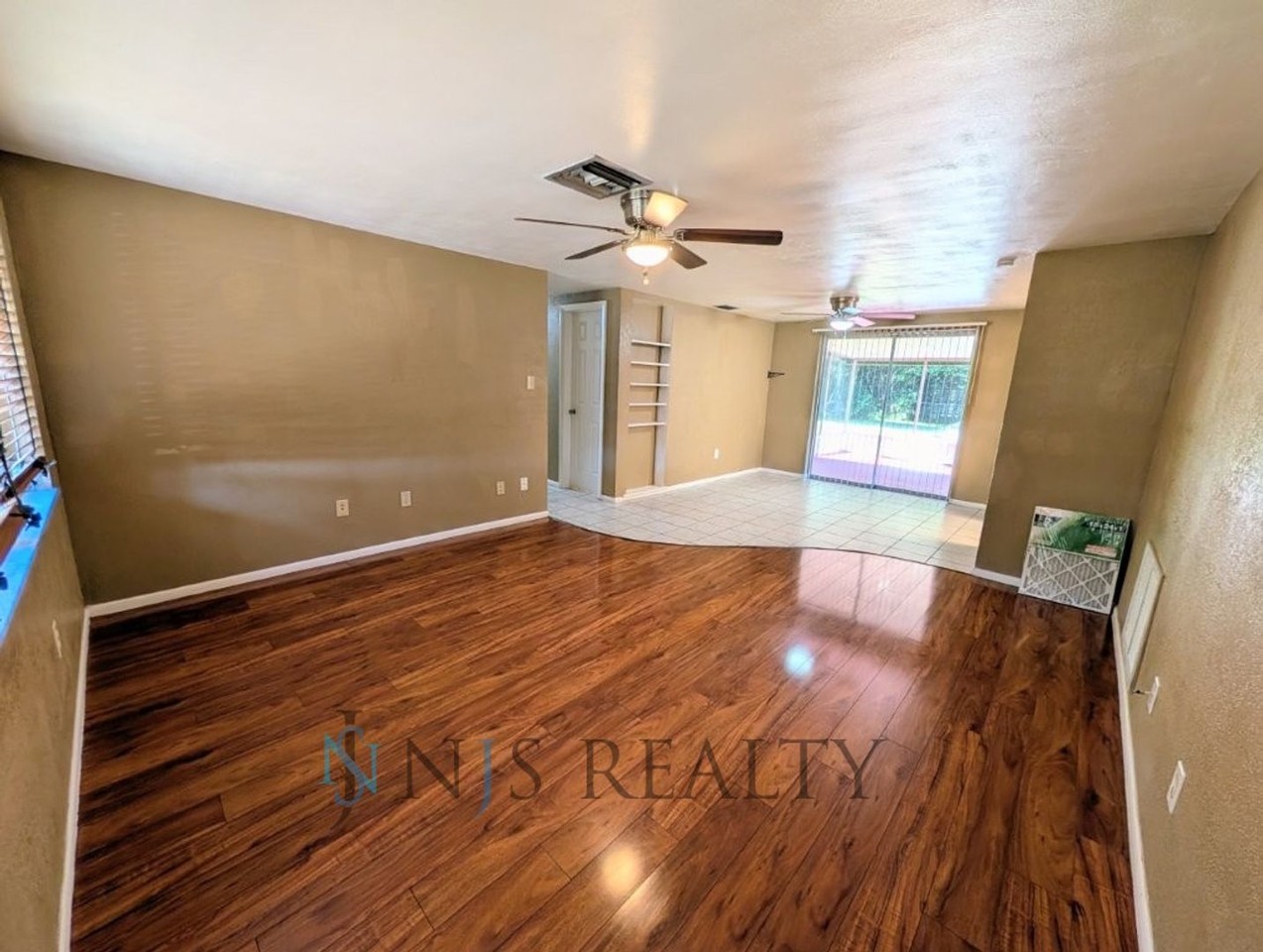 5547 Oceanic Rd - Photo 4 of 20