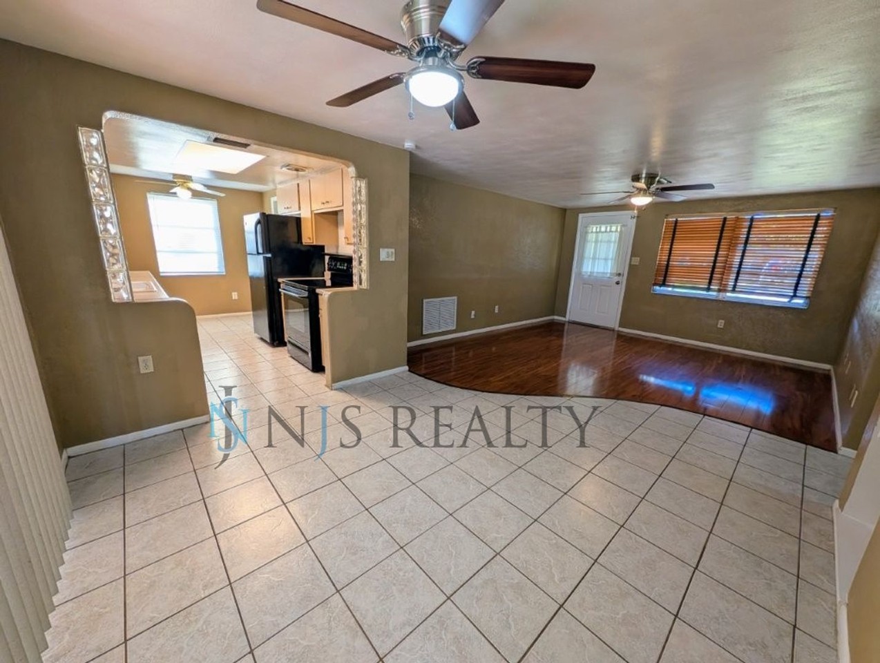 5547 Oceanic Rd - Photo 5 of 20