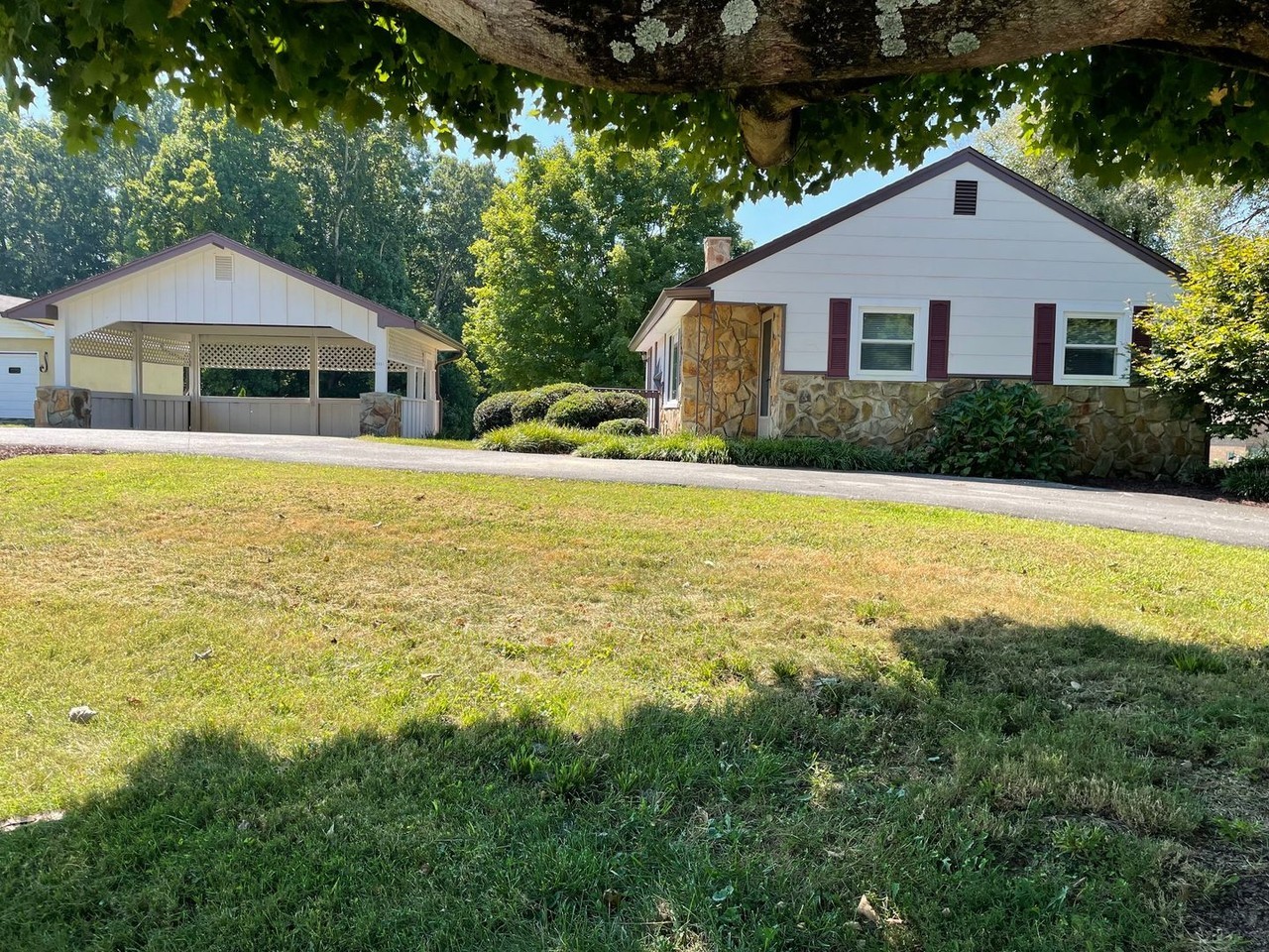 5501 Odd Fellow Rd - Photo 2 of 22