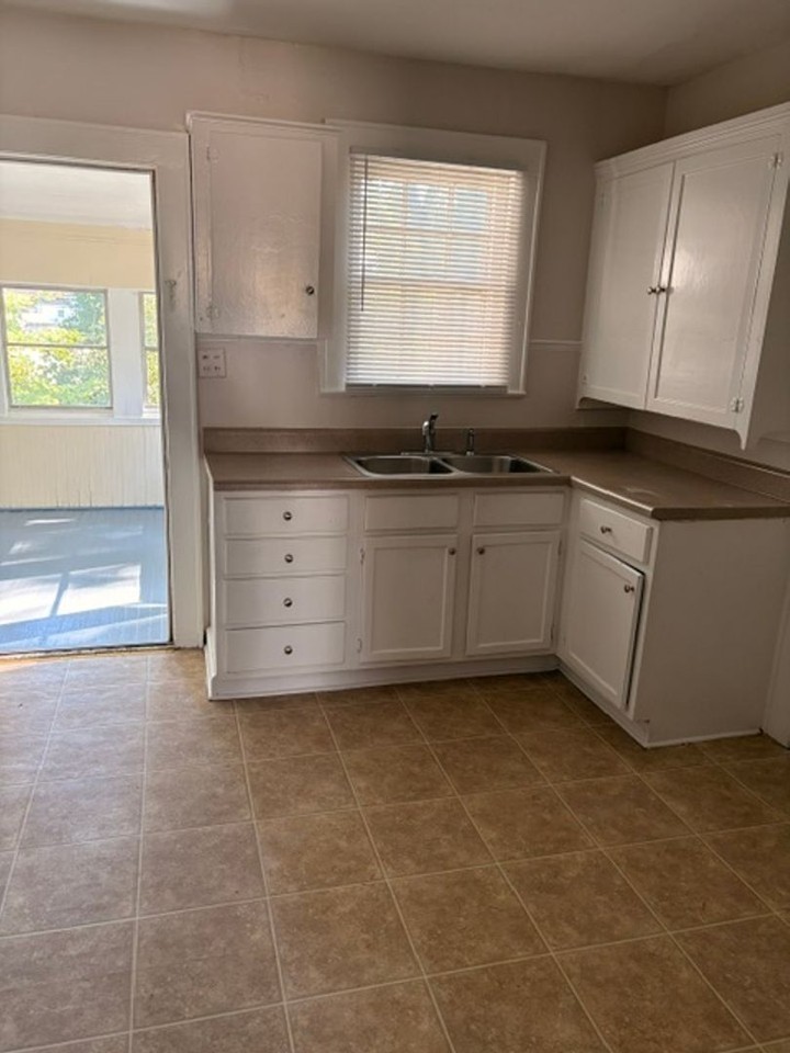 2315 Okalina Ave - Photo 4 of 11