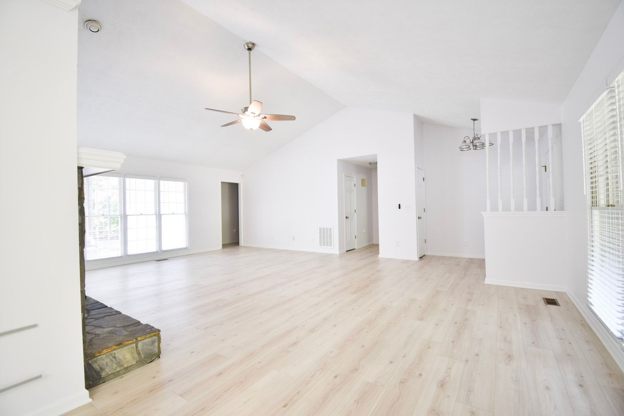 621 Bromsworth Trl - Photo 5 of 31