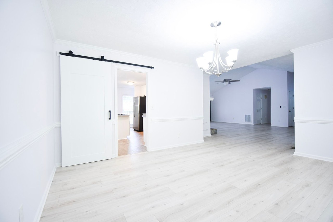 621 Bromsworth Trl - Photo 7 of 31
