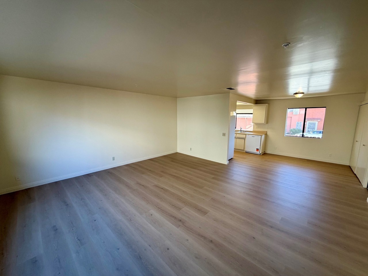 1425 BANK STREET (535) - Photo 2 of 14