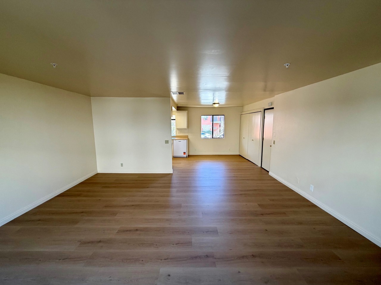 1425 BANK STREET (535) - Photo 3 of 14