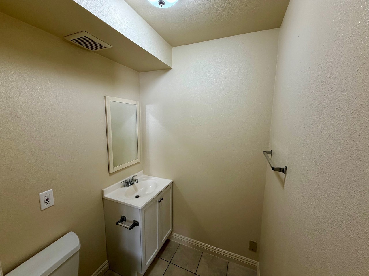 1425 BANK STREET (535) - Photo 7 of 14