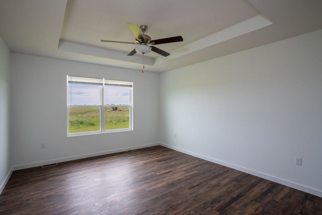2465 S Cheri Dr - Photo 3 of 26