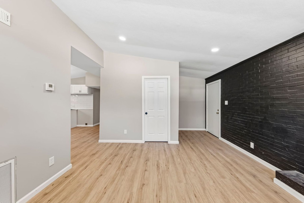 8448 Bayberry Dr - Photo 4 of 44