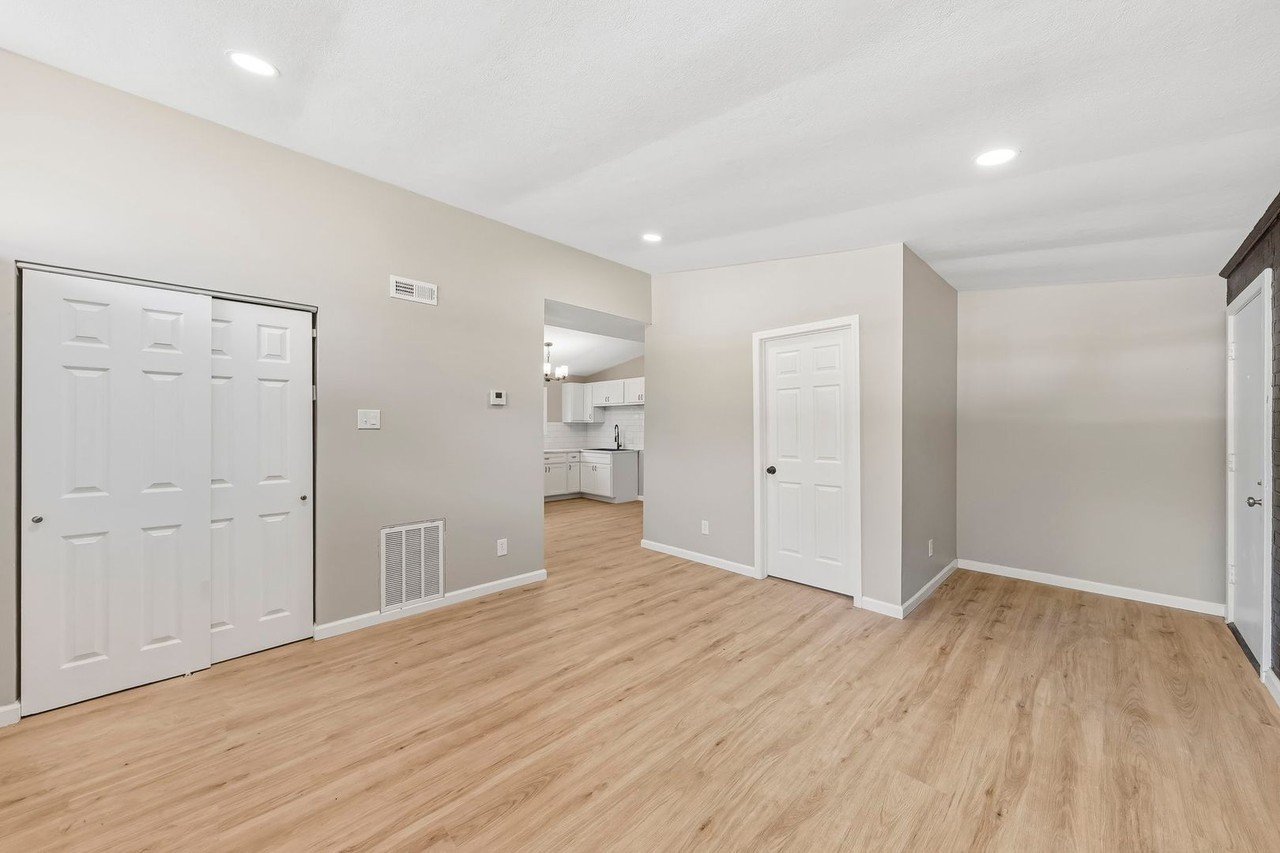 8448 Bayberry Dr - Photo 6 of 44