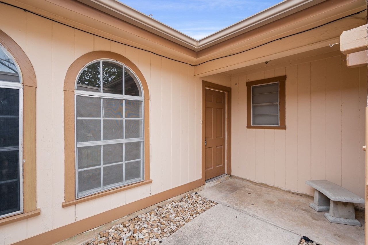 106 Palo Alto Dr - Photo 3 of 26