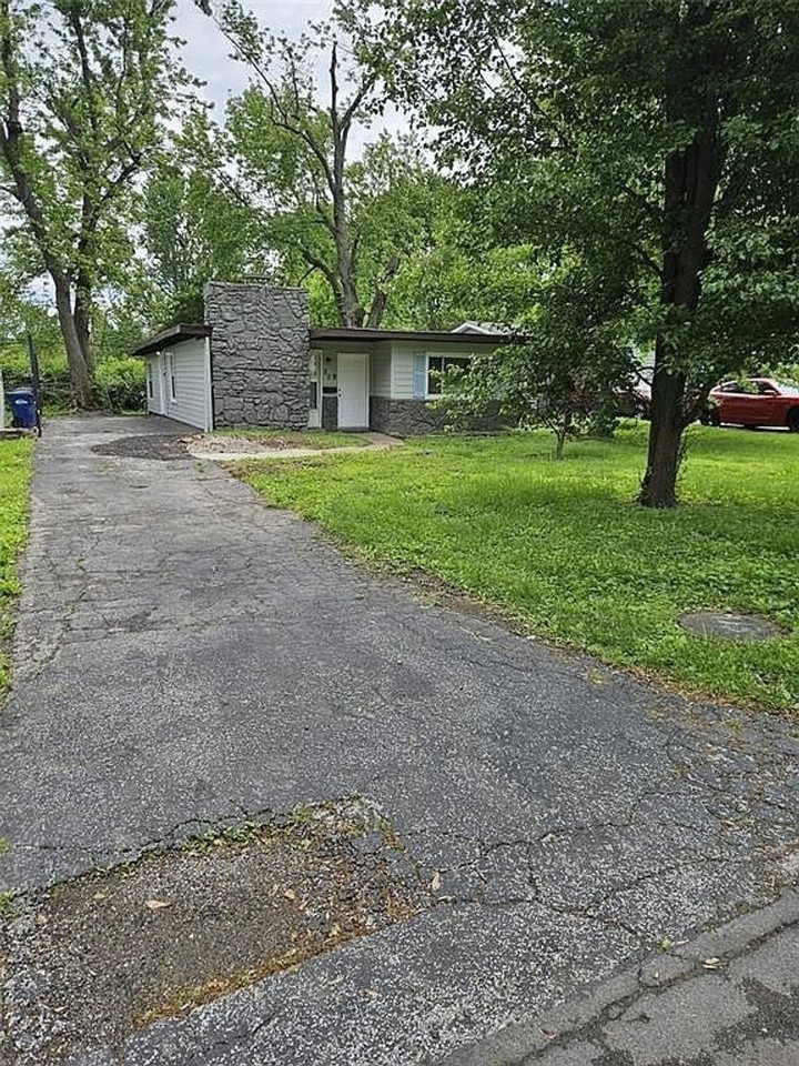 20 Redwood Dr - Photo 2 of 8