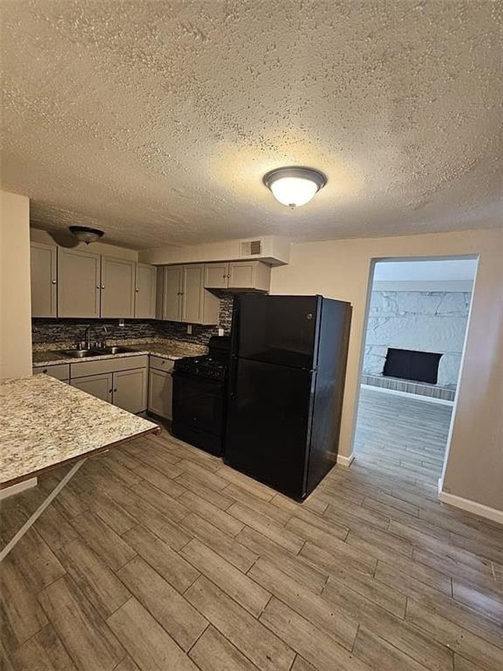 20 Redwood Dr - Photo 3 of 8