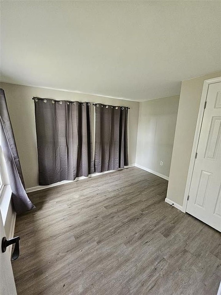 20 Redwood Dr - Photo 6 of 8