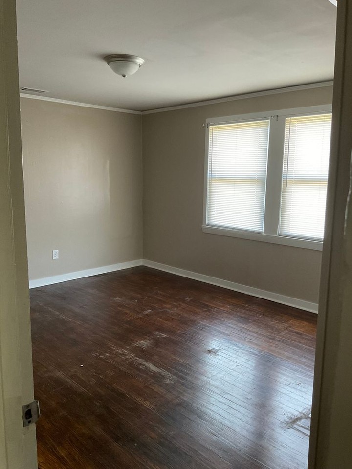 2547 Miles St - Photo 2 of 10