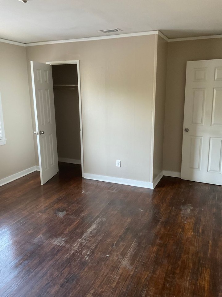 2547 Miles St - Photo 3 of 10