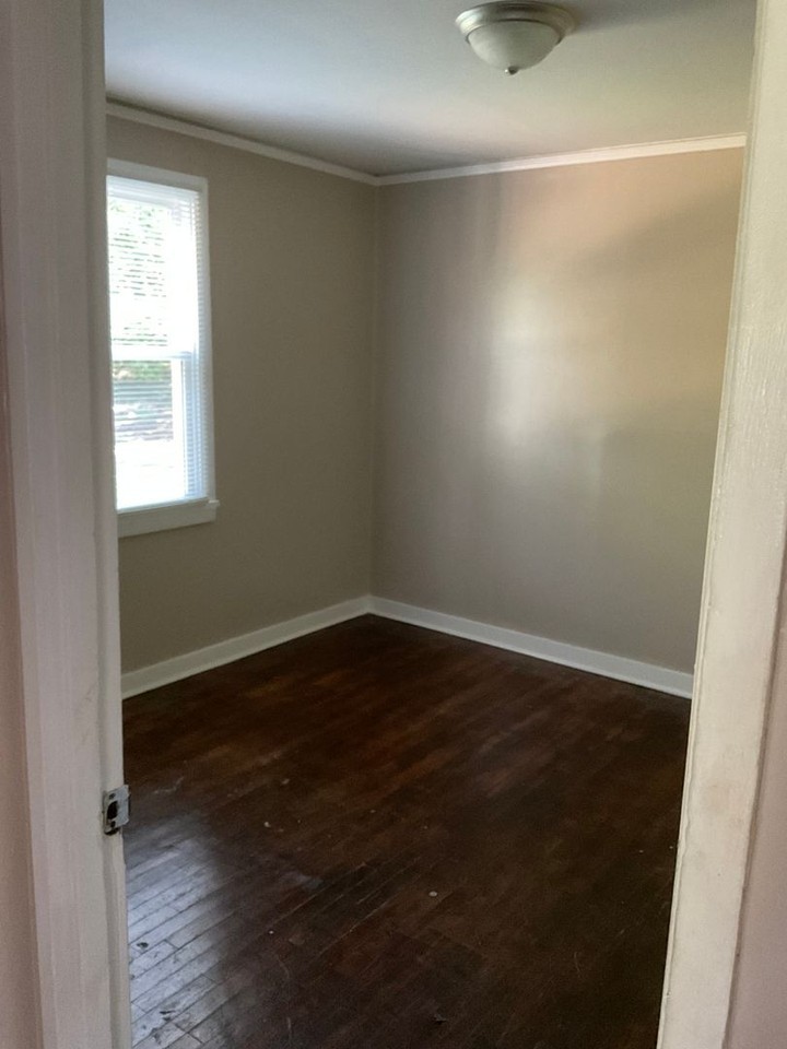 2547 Miles St - Photo 4 of 10