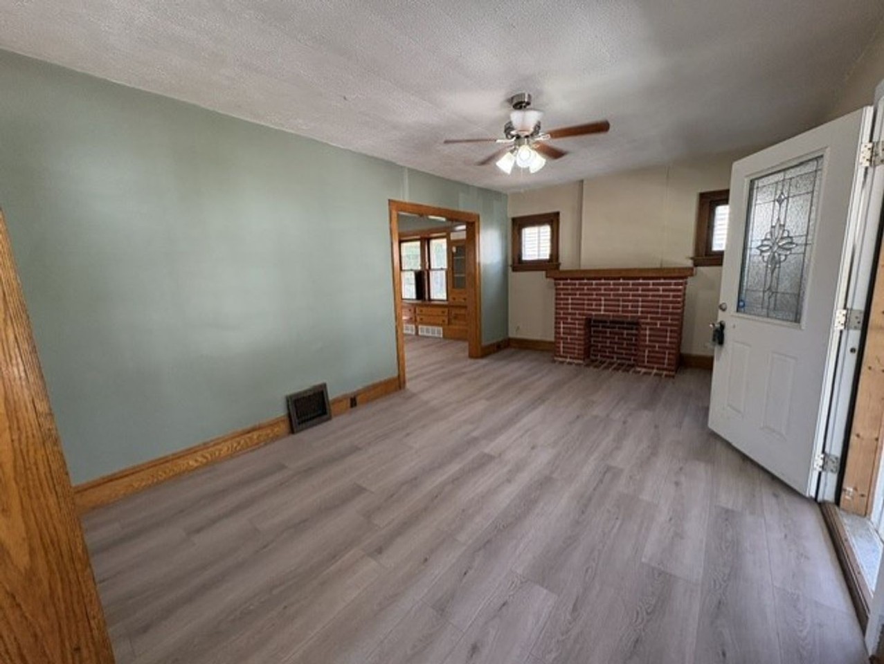 106 Brighton Dr - Photo 3 of 13