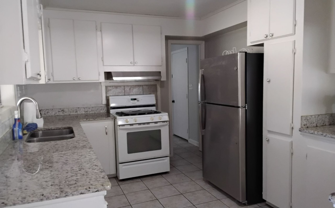 312 N Elm St - Photo 2 of 14