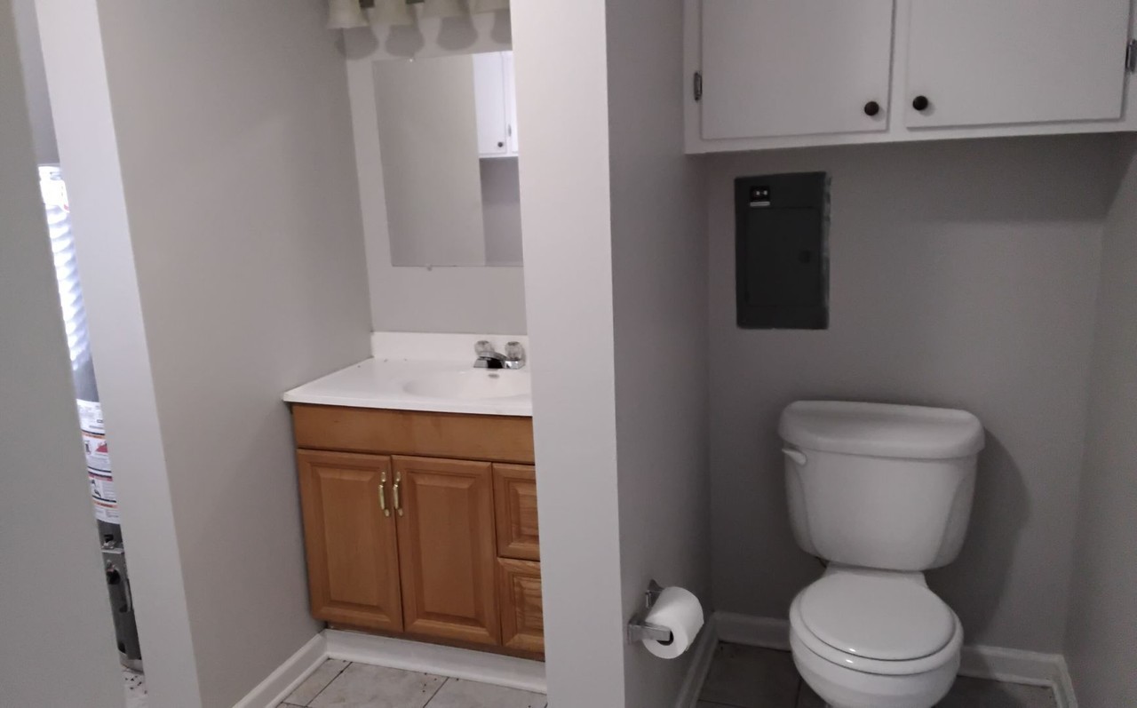 312 N Elm St - Photo 3 of 14
