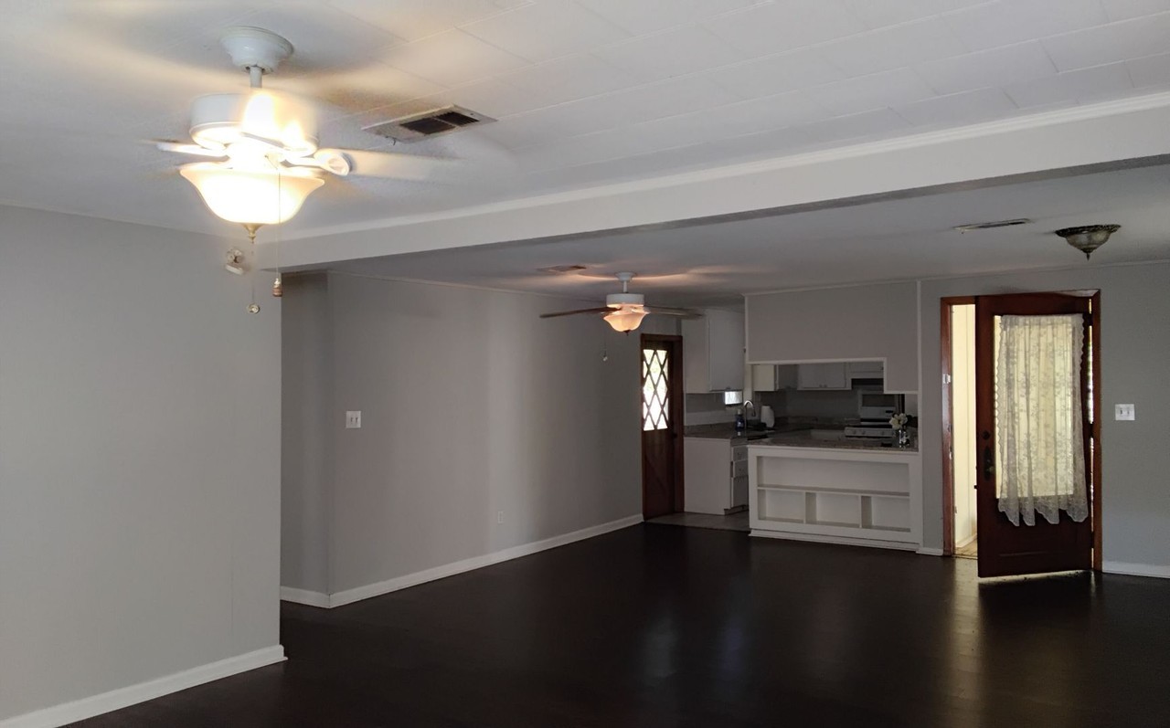 312 N Elm St - Photo 4 of 14