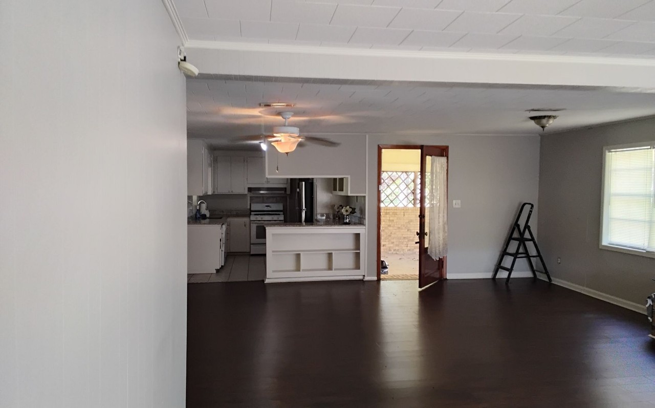 312 N Elm St - Photo 5 of 14