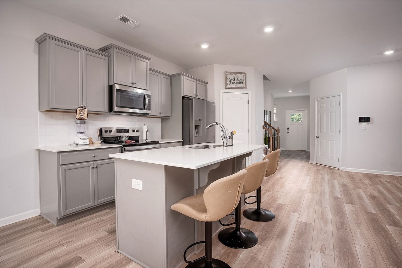2739 Jansen Ave - Photo 6 of 29