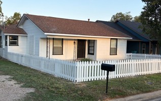 featured image of 210 W Davis St