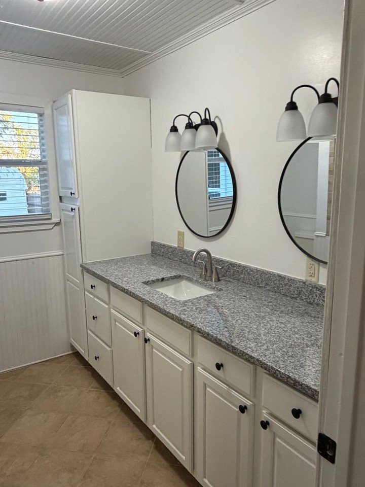 210 W Davis St - Photo 5 of 12