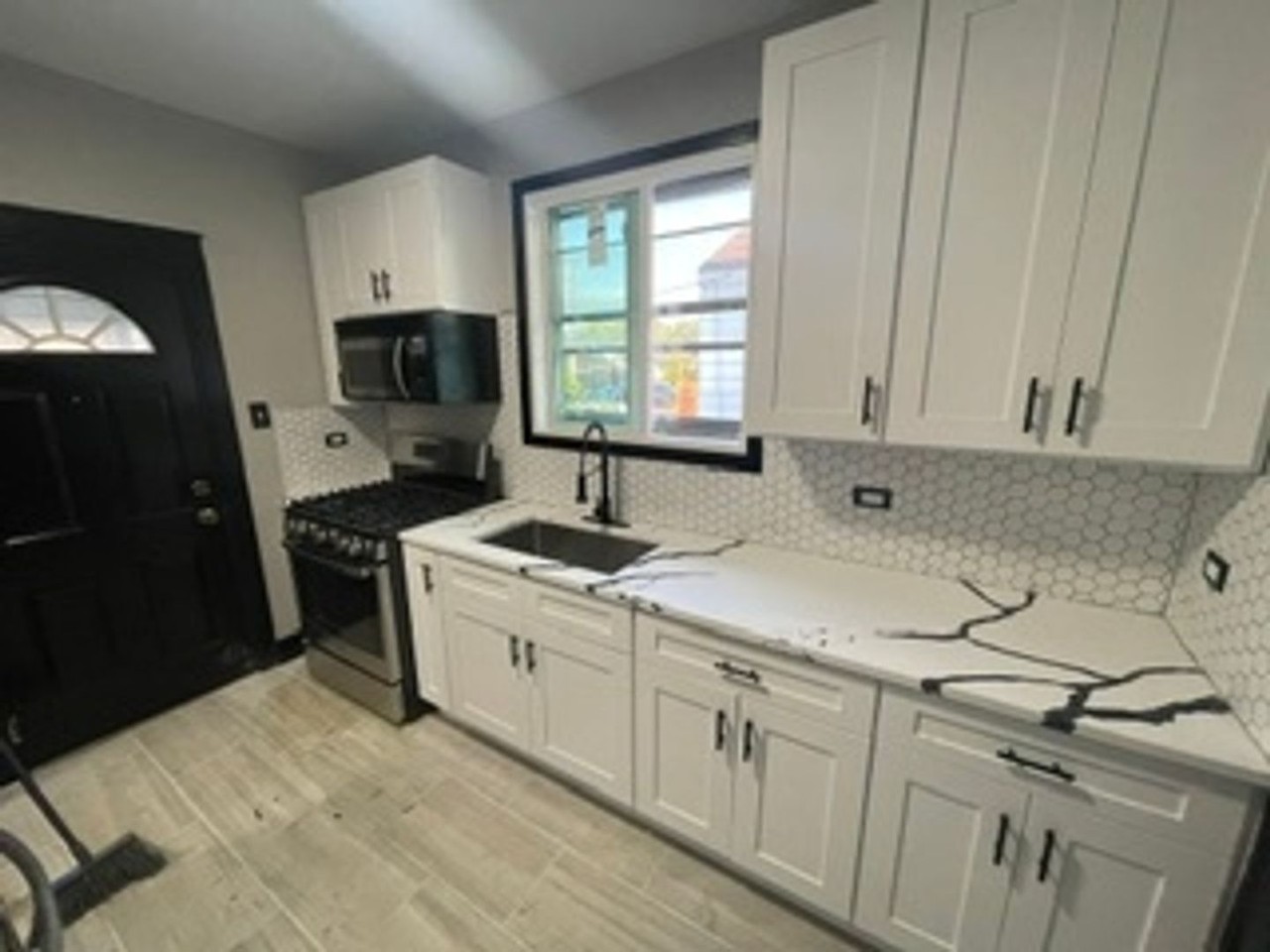 320 Webb St - Photo 3 of 13
