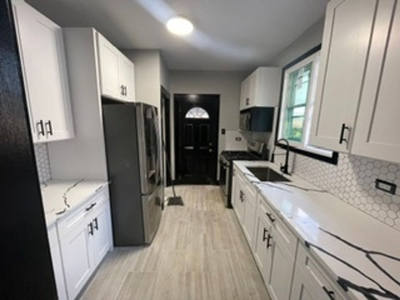 320 Webb St - Photo 4 of 13