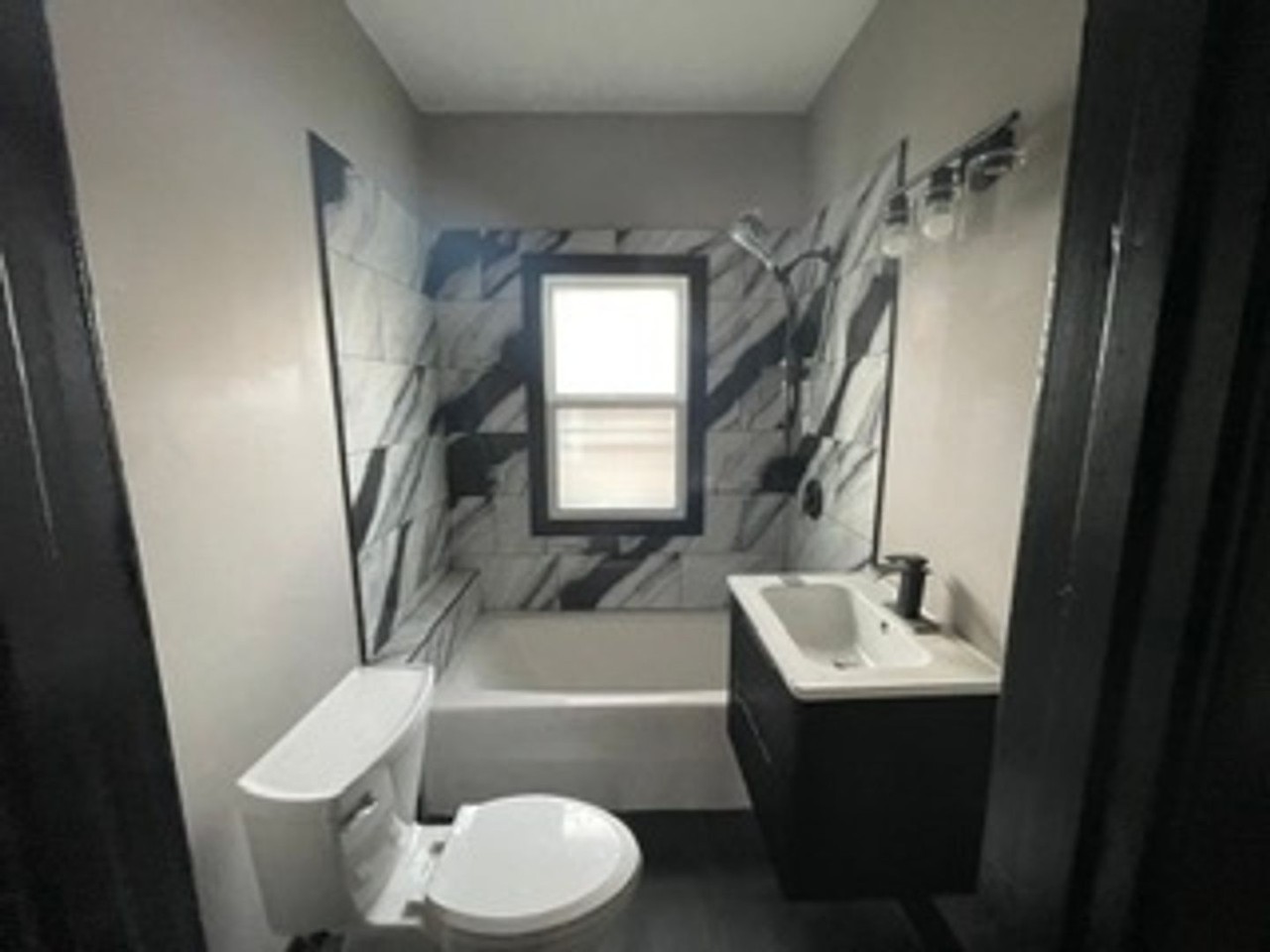 320 Webb St - Photo 7 of 13