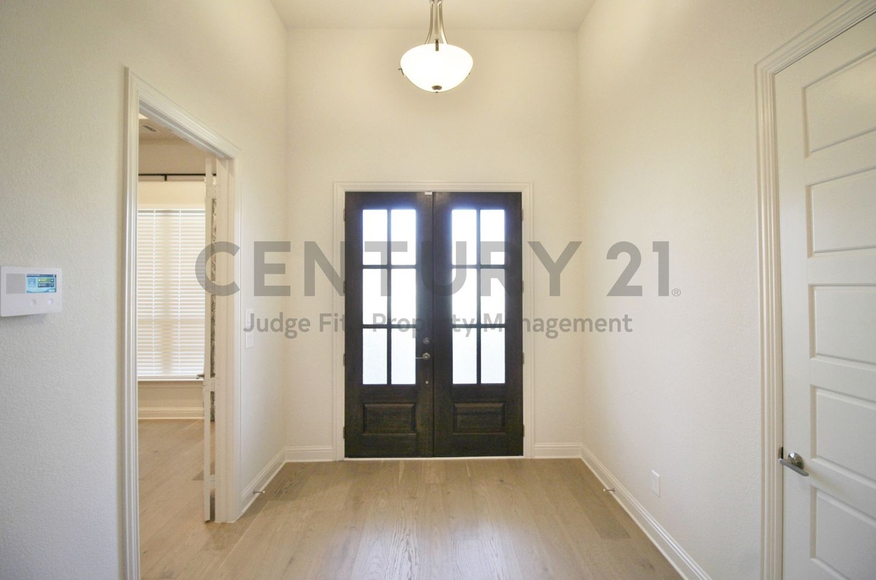 31 Jacey Ct - Photo 2 of 34