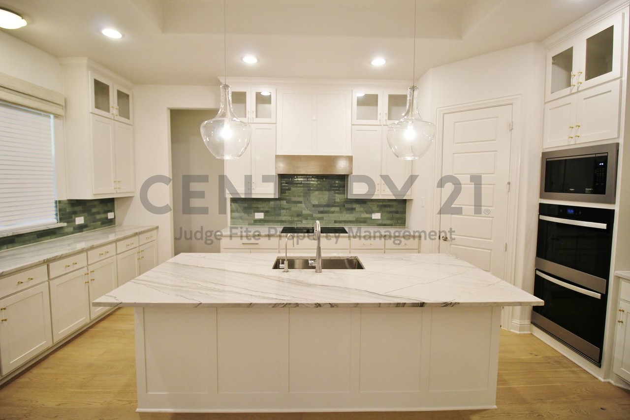 31 Jacey Ct - Photo 3 of 34