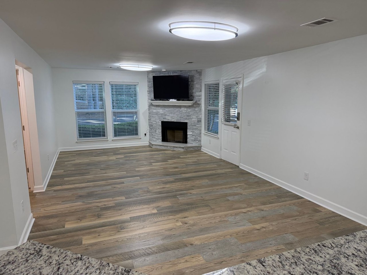 333 Eastside Dr #7 - Photo 4 of 23