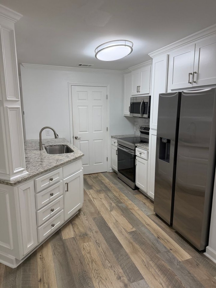 333 Eastside Dr #7 - Photo 5 of 23