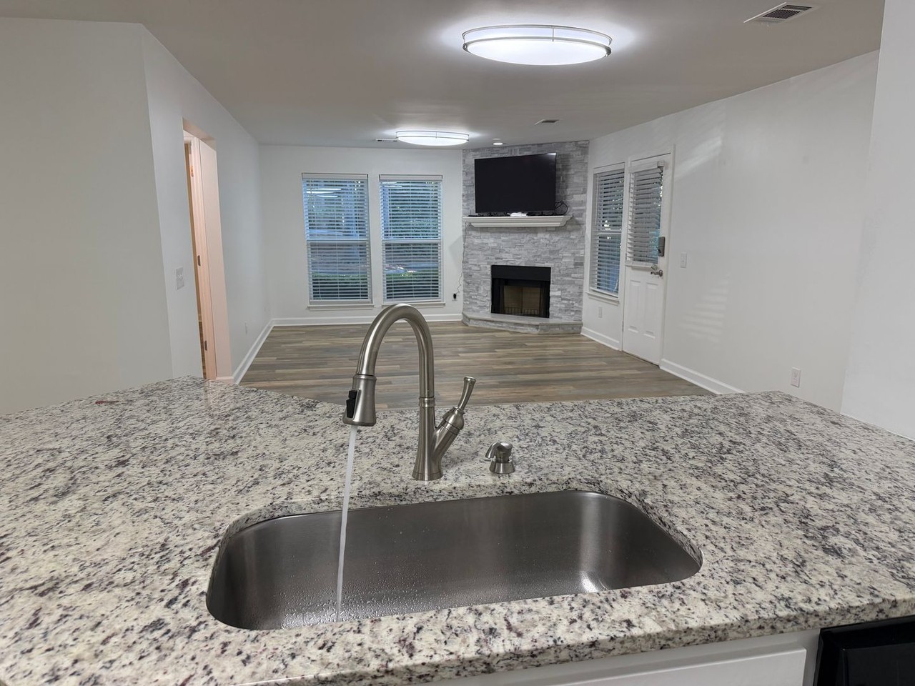 333 Eastside Dr #7 - Photo 6 of 23