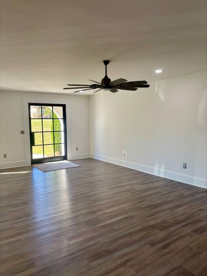 3903 Padrick St - Photo 4 of 13