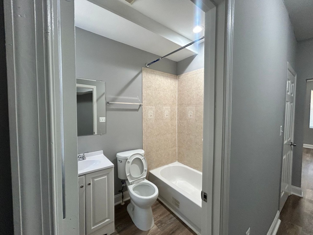 1320 N Kenwood Ave #A - Photo 3 of 9