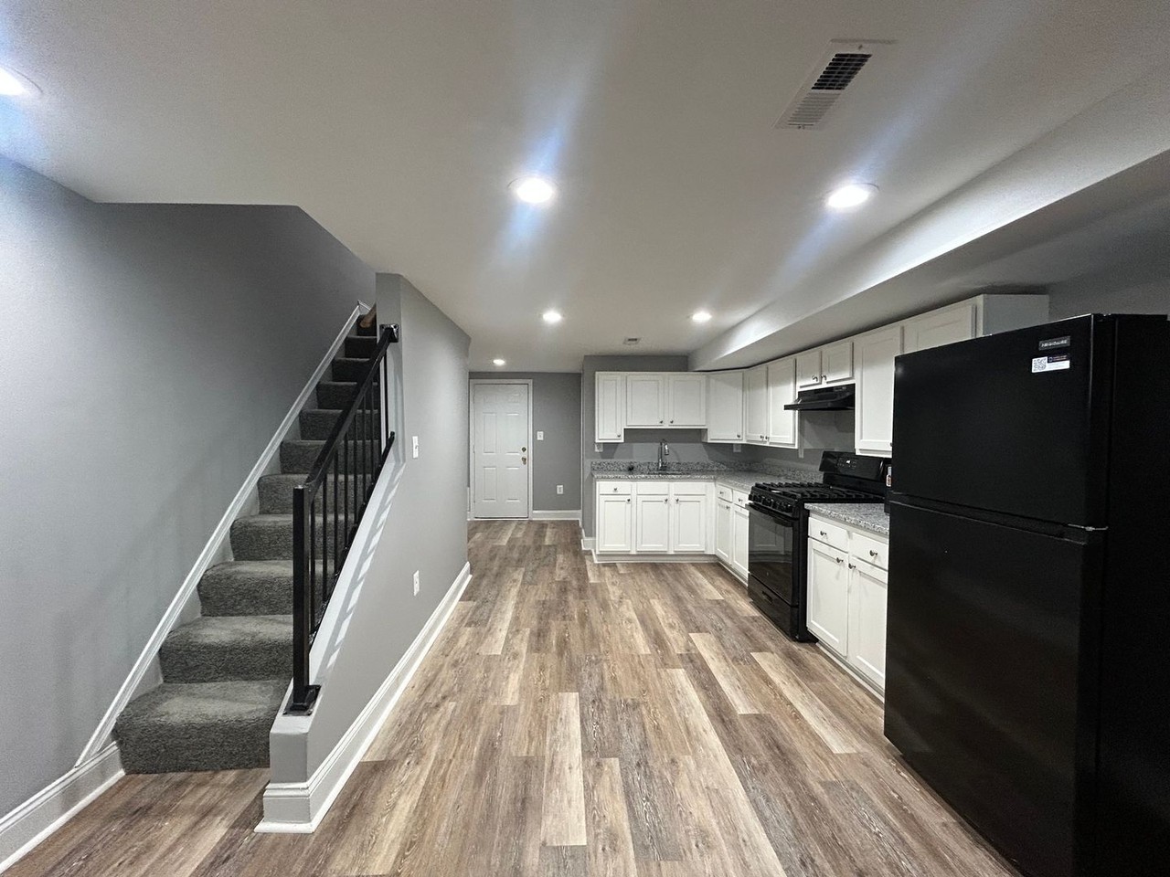 1320 N Kenwood Ave #A - Photo 5 of 9