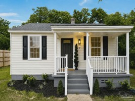 featured image of 7 E Carver Dr