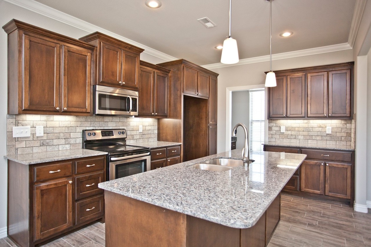 1003 Taylor Ln - Photo 5 of 30