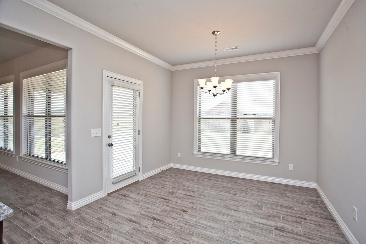 1003 Taylor Ln - Photo 7 of 30
