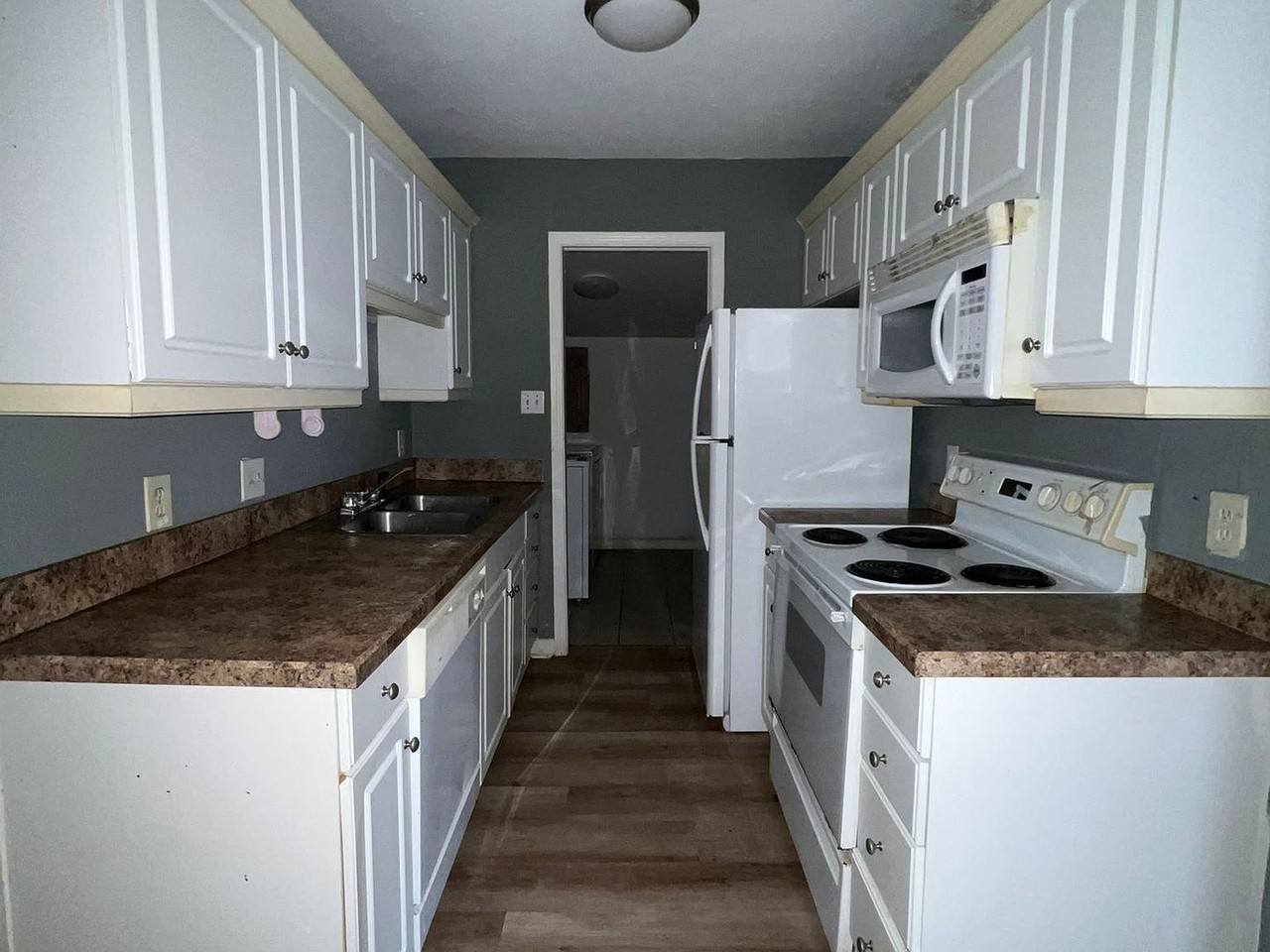 4701 Tarpon Bay Rd - Photo 3 of 9