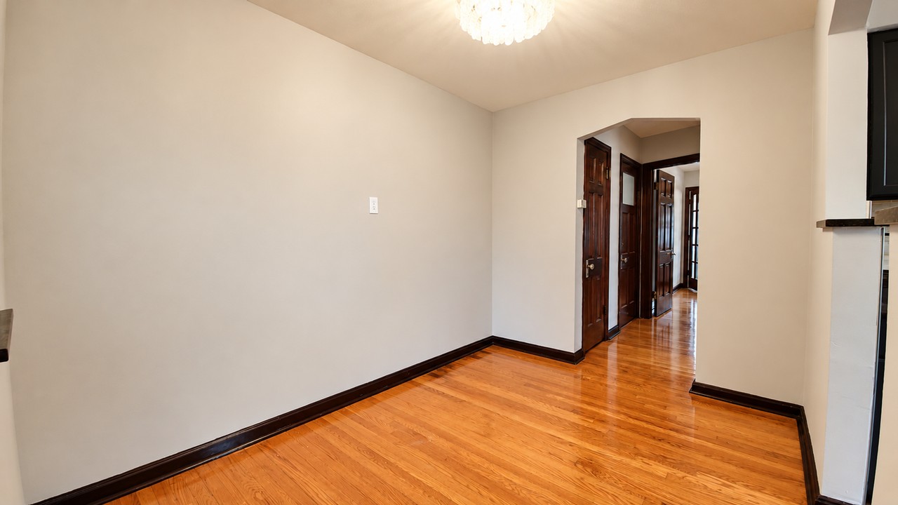 6326 -28 Sutherland - Photo 5 of 12